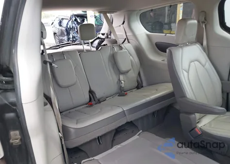 2017 Chrysler Pacifica Touring-L из США, поврежденный, VIN 2C4RC1BG9HR667777